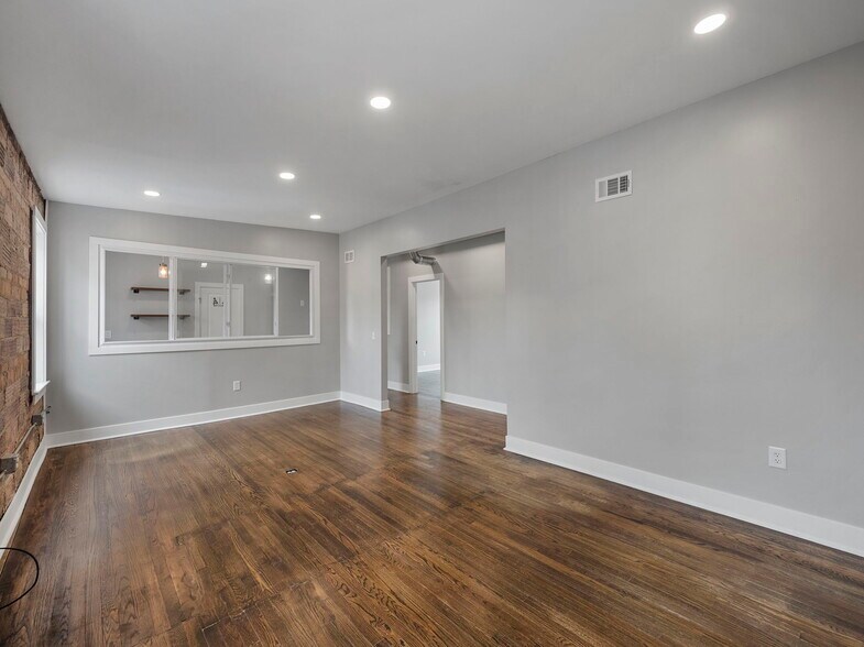 More Photos Of 23900-23908 Woodward Ave, Pleasant Ridge Office For Lease