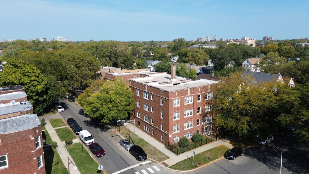 Primary Photo Of 7549-7555 S Kenwood Ave, Chicago Apartments For Sale