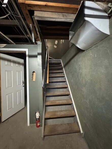More Photos Of 648 E McMillan St, Cincinnati Storefront Retail Residential For Lease