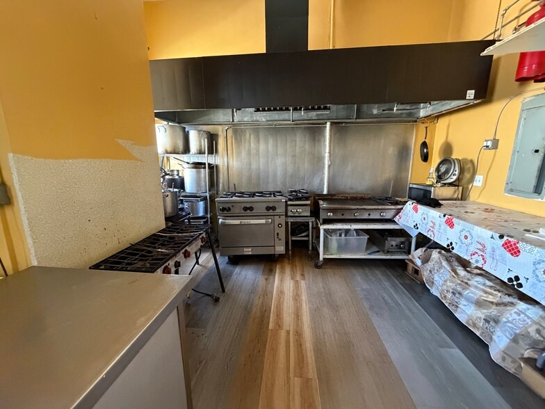 More Photos Of 120 E 25th St, Los Angeles Religious Facility For Lease