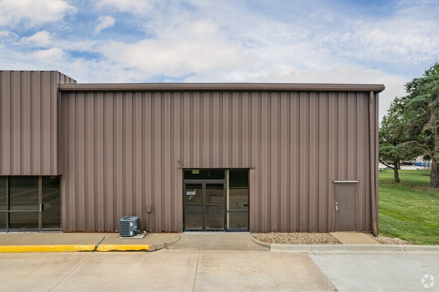 More Photos Of 14801-14901 W 99th St, Lenexa Warehouse For Lease