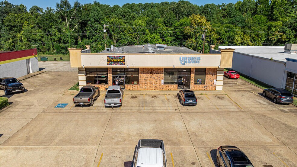 Primary Photo Of 711 N University Dr, Nacogdoches General Retail For Sale