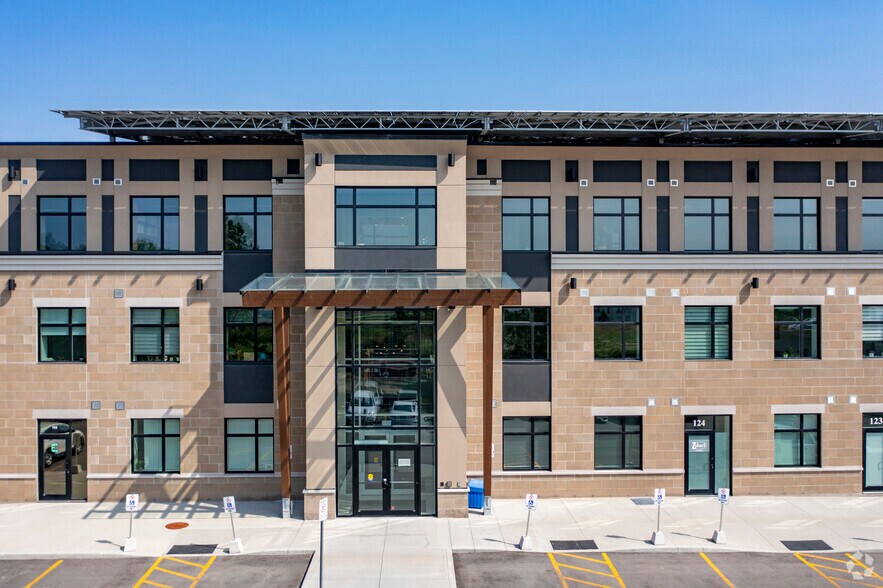 More Photos Of 200 Cachet Woods Crt, Markham Office For Lease
