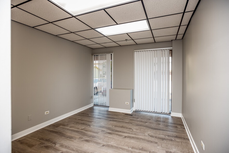 More Photos Of 1240-1290 Bamburg Ct, Hanover Park Medical For Lease