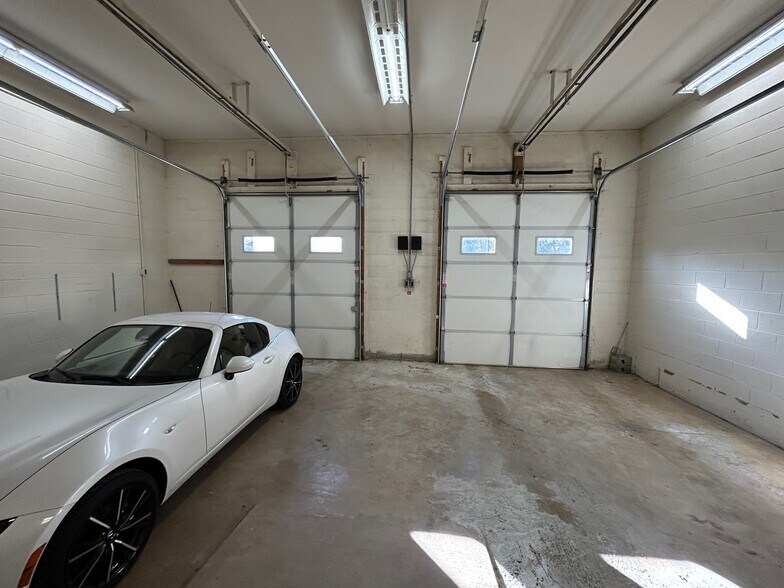 More Photos Of 3500 Western Ave, Highland Park Loft Creative Space For Lease