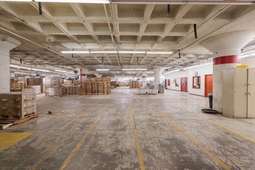 More Photos Of 1111 W 35th St, Chicago Flex For Lease