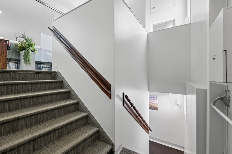 More Photos Of 232 8A St NE, Calgary Religious Facility For Sale