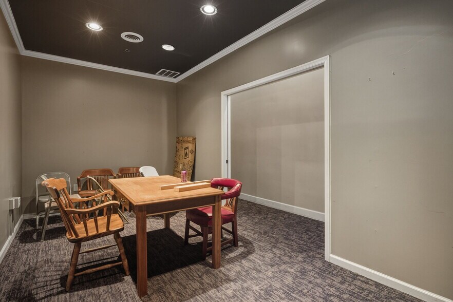 More Photos Of 21-27 N Central Ave, Staunton Office For Lease