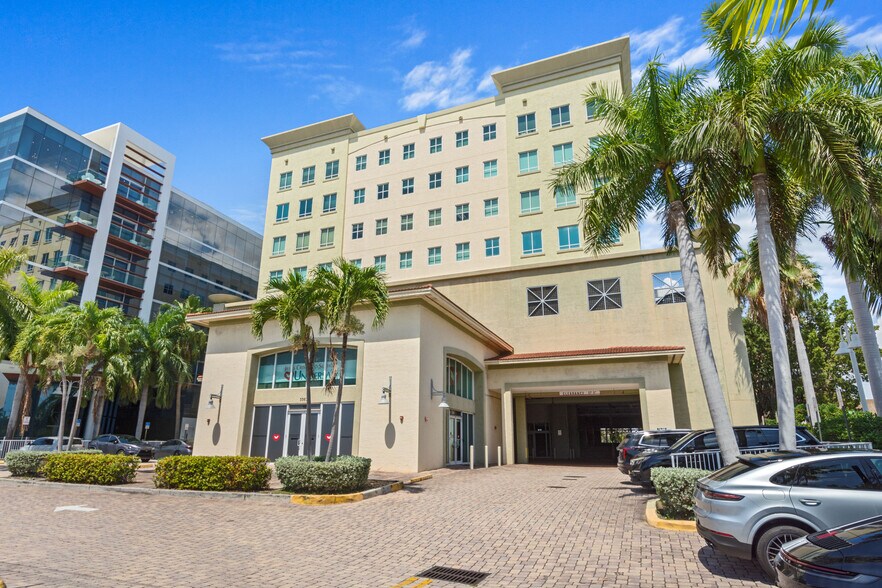 More Photos Of 3363 NE 163rd St, North Miami Beach Medical For Lease