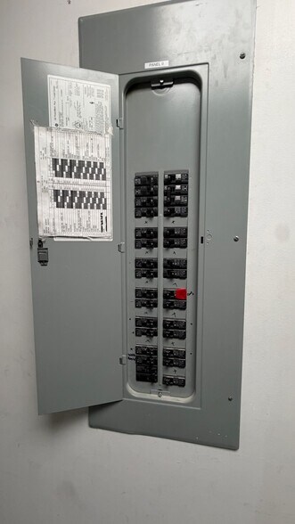 More Photos Of 2100-2104 E Oakland Park Blvd, Fort Lauderdale Freestanding For Lease