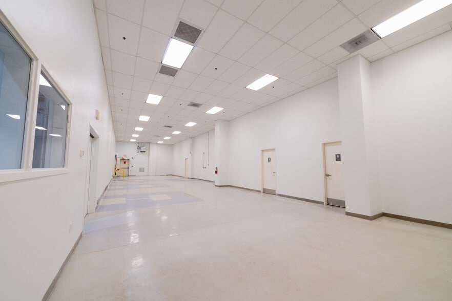 More Photos Of 415 Jessen Ln, Charleston Warehouse For Lease