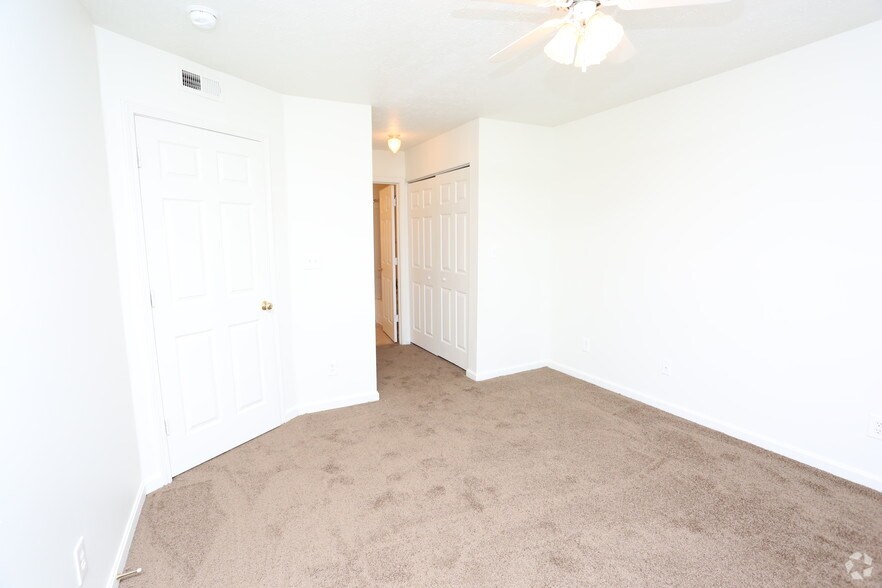 More Photos Of 3130 Saint Anthony Gardens Dr, Louisville Apartments For Sale