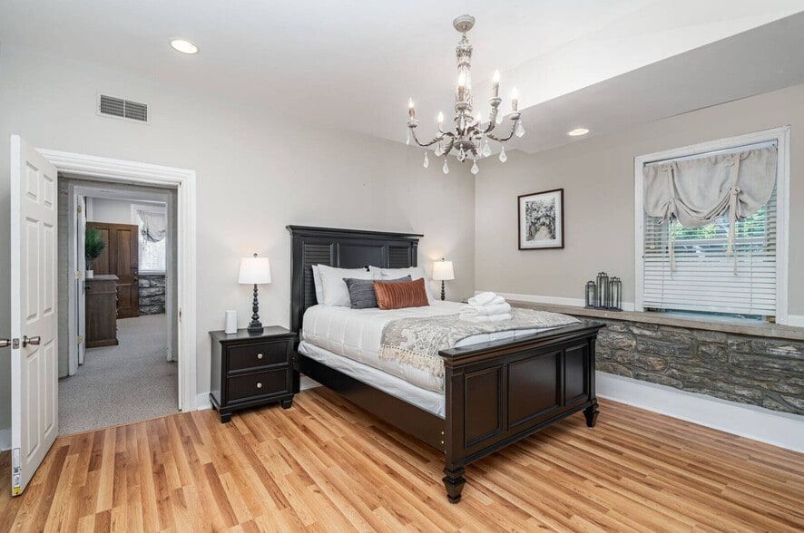 More Photos Of 513 3rd Ave S, Nashville Office For Sale