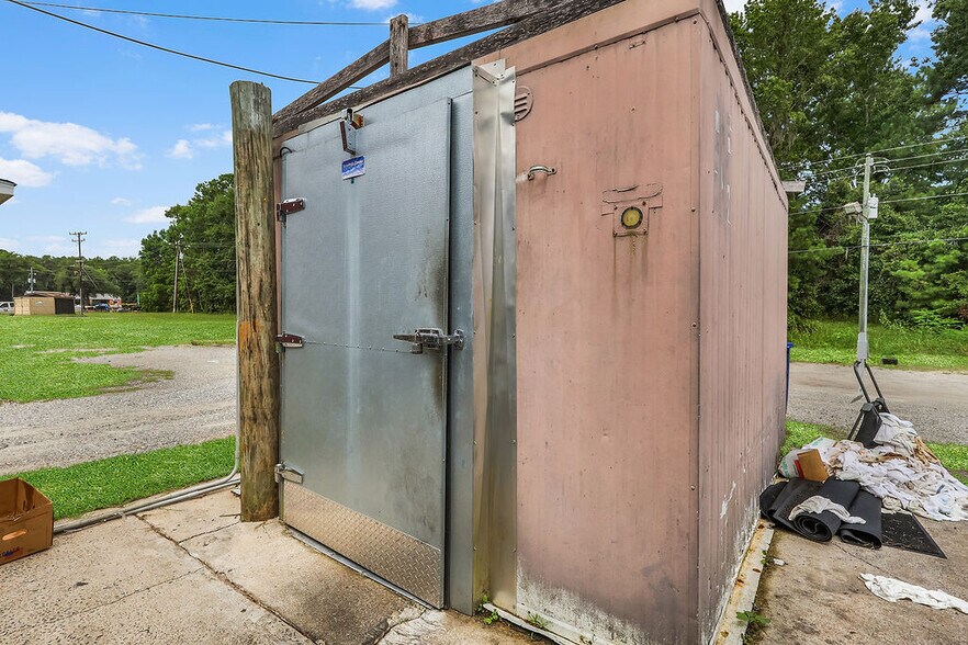 More Photos Of 40 Butler St, Midway Specialty For Sale