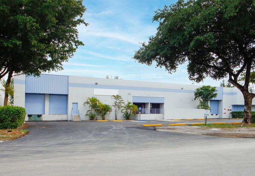 More Photos Of 13001 NW 38th Ave, Opa Locka Warehouse For Lease