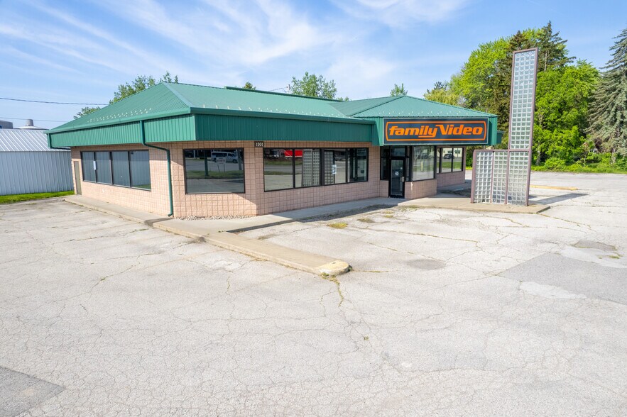 Primary Photo Of 1201 Salzburg Ave, Bay City Freestanding For Lease
