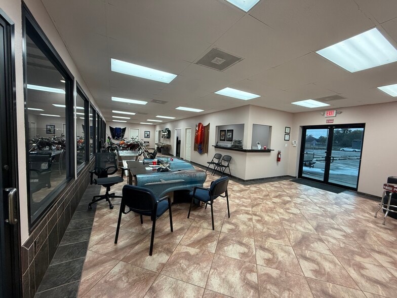 More Photos Of 951 Columbia Memorial Pky, Kemah Warehouse For Lease