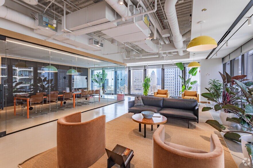 More Photos Of 330 N Wabash Ave, Chicago Coworking Space