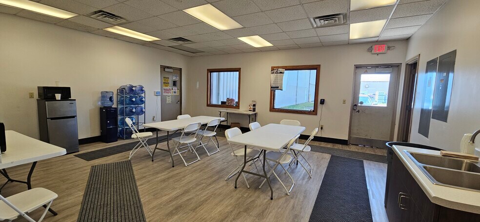 More Photos Of 5414 Packer Dr, Menomonie Manufacturing For Sale