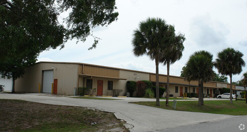 More Photos Of 1481 Market Cir, Port Charlotte Warehouse For Lease