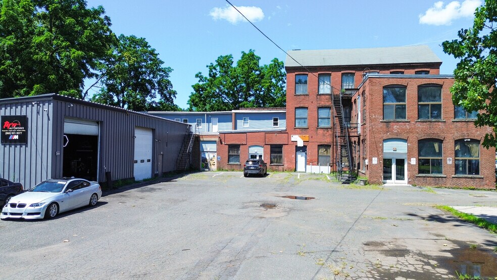 More Photos Of 47 Billard St, Meriden Showroom For Sale