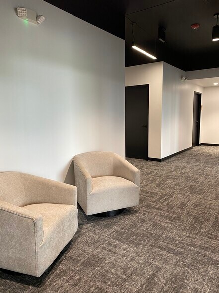 More Photos Of 504 Broadway St, Alexandria Storefront Retail Office For Lease