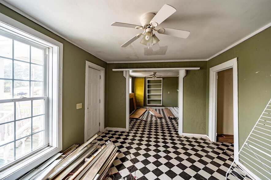 More Photos Of 1080 Johnson St SE, Dawson Specialty For Sale