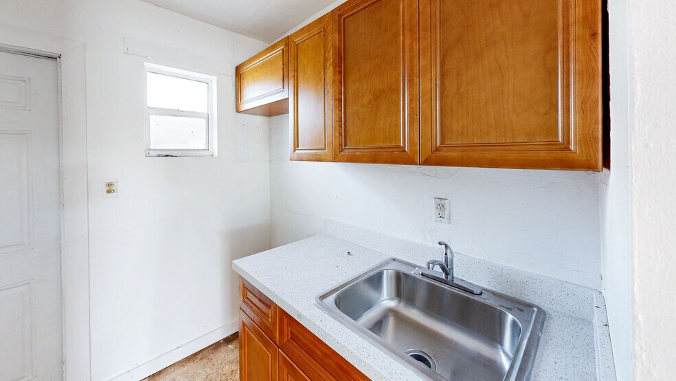 More Photos Of 1478 NW 2nd Ave, Florida City Multifamily For Sale