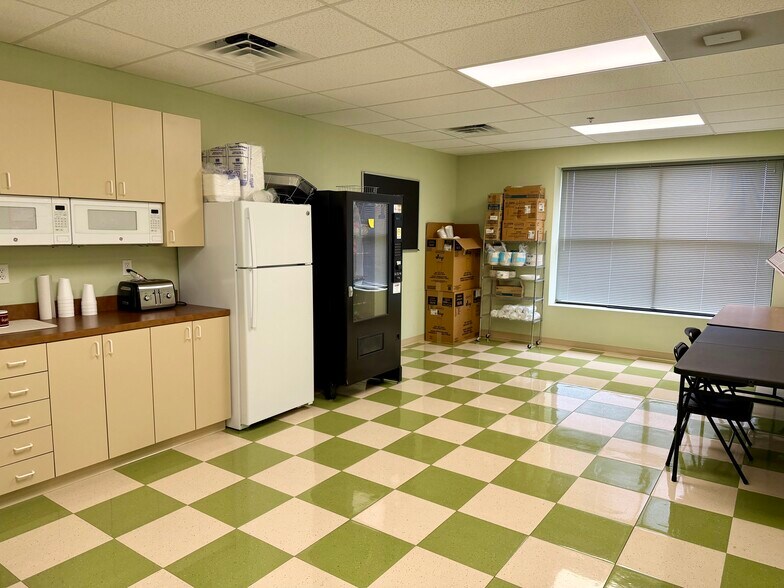 More Photos Of 240-252 Airport Rd, Winchester Light Distribution For Sale