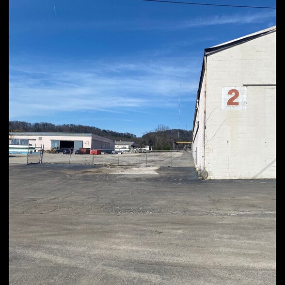 More Photos Of 2635 Western Ave, Knoxville Warehouse For Sale
