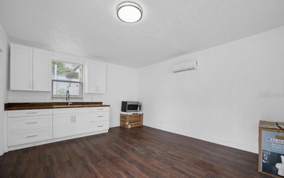 More Photos Of 934 S Ridgewood Ave, Daytona Beach Sorority Fraternity House For Sale