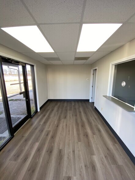 More Photos Of 10256 Industrial Dr, Pineville Warehouse For Lease