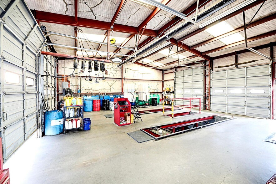 More Photos Of 108 E Wise St, Bowie Specialty For Sale