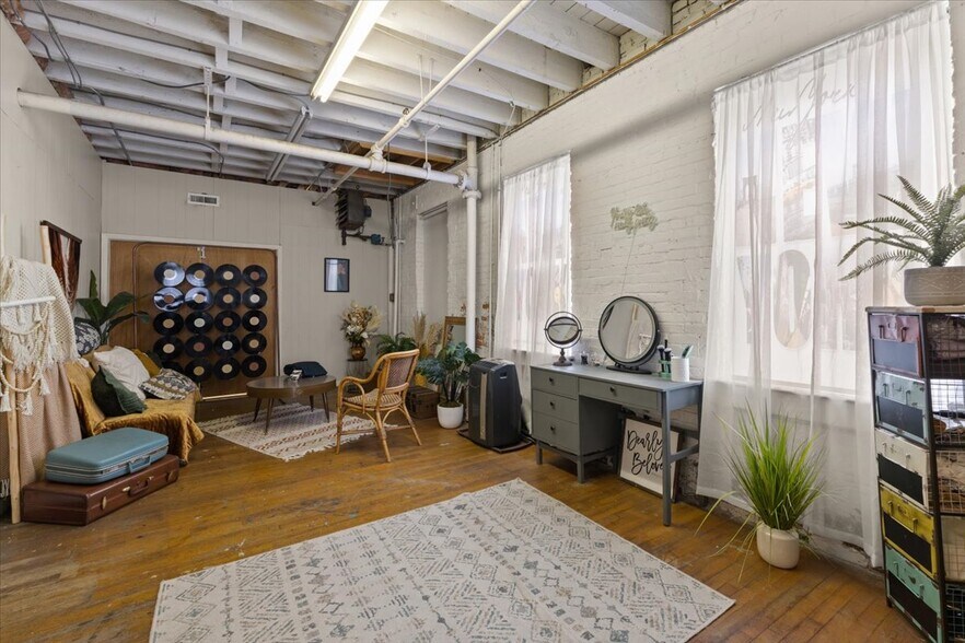 More Photos Of 181 S Whitfield St, Nazareth Office Residential For Sale