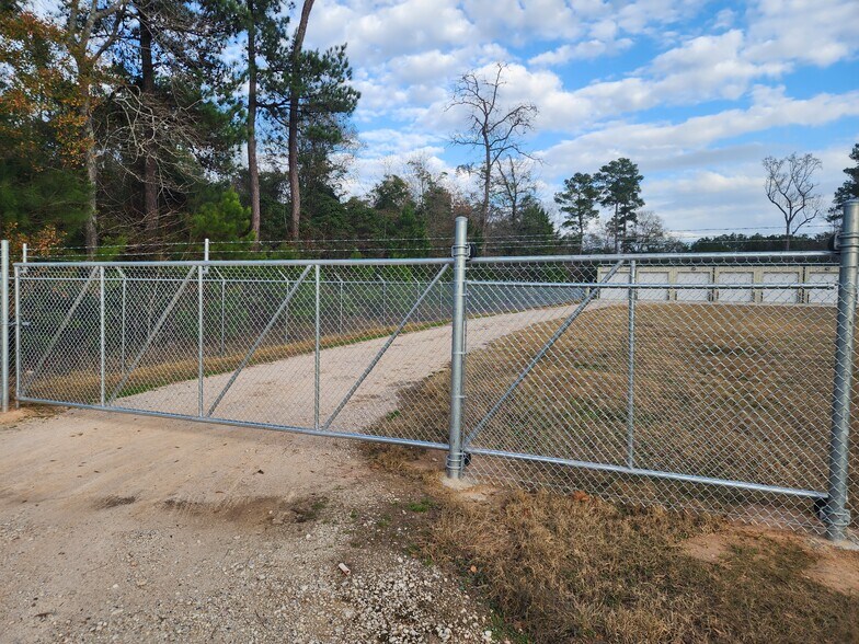 More Photos Of 13398 Cedar Hill Dr, Montgomery Warehouse For Sale