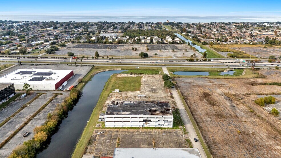 More Photos Of 6700 Plaza Dr, New Orleans Office For Sale