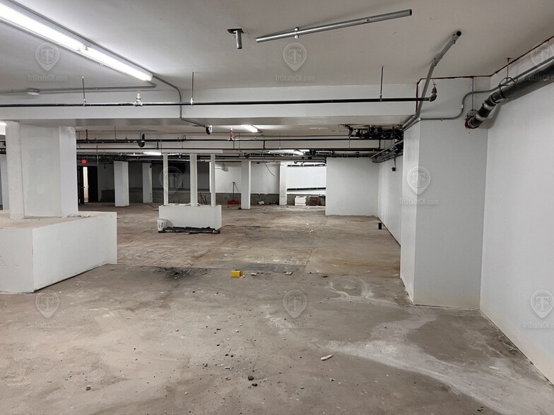 More Photos Of 601 Eighth Ave, New York Storefront For Lease