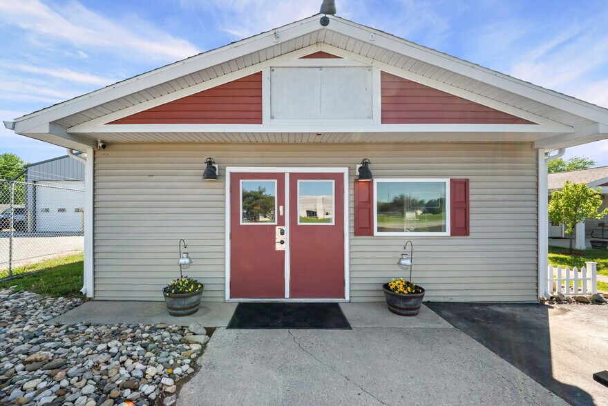 More Photos Of 12150 N US Highway 421, Monticello General Retail For Sale