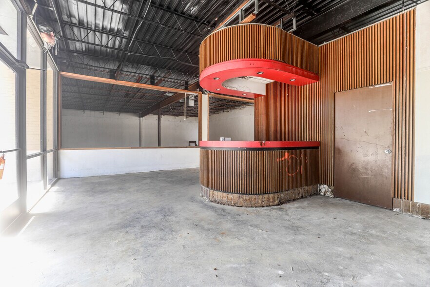 More Photos Of 7471 Marvin D Love Fwy, Dallas General Retail For Sale
