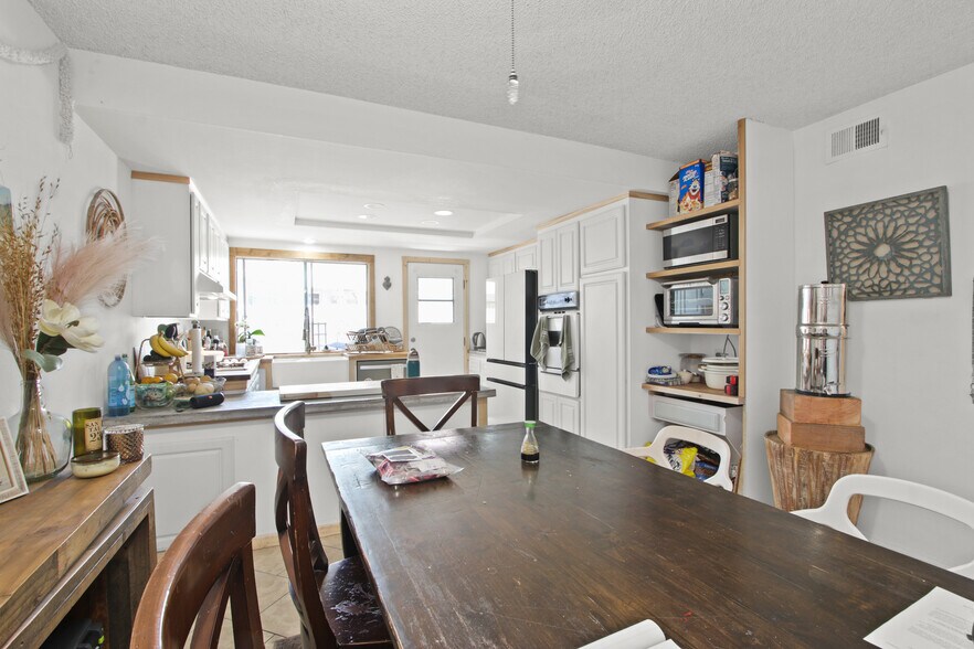 More Photos Of 18712 Demion Ln, Huntington Beach Apartments For Sale