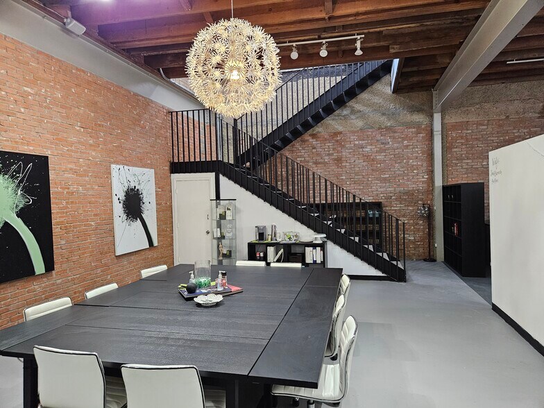 Primary Photo Of 3116 Commerce St, Dallas Office For Lease