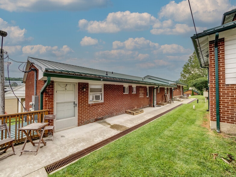 More Photos Of 271 Wallace Cir, Boone Apartments For Sale