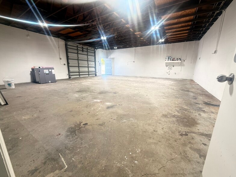 More Photos Of 6129 Siesta Ln, Port Richey Warehouse For Lease