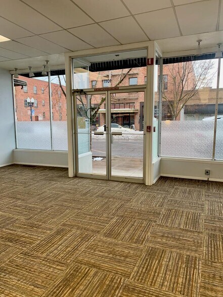 More Photos Of 1011 Main St, Klamath Falls Storefront Retail Office For Lease