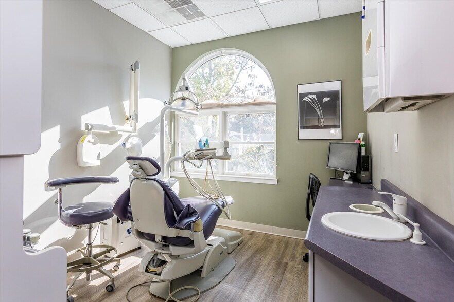 More Photos Of 504 Hamburg Tpke, Wayne Medical For Sale