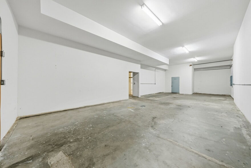 More Photos Of 586 W Avenue 28, Los Angeles Warehouse For Lease
