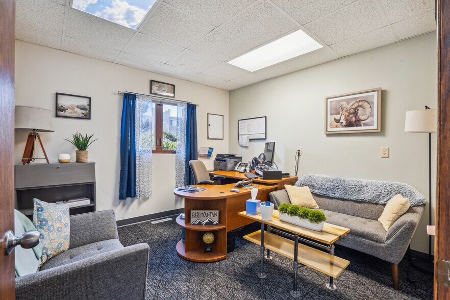 More Photos Of 3640 Canterbury Ct, Waterloo Healthcare For Sale