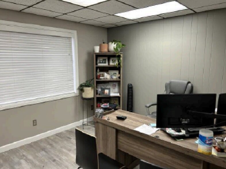 More Photos Of 1625 S 6th St, Springfield Medical For Sale