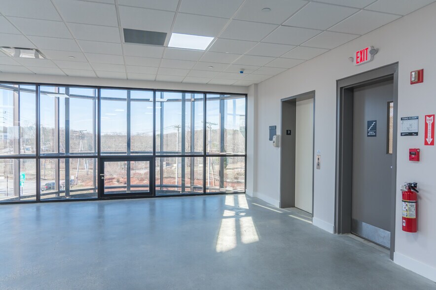 More Photos Of 11 Pleasant Street Connector, Framingham Medical For Sale