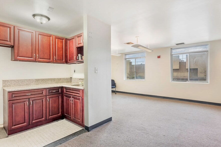 More Photos Of 225 E 6th St, Long Beach Medical For Lease